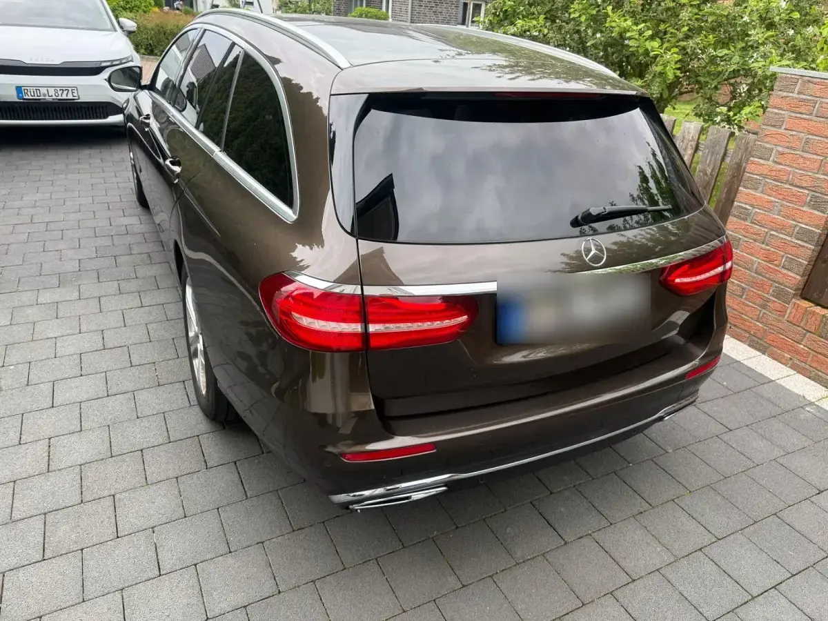 Gebraucht Mercedes E220 Avantgarde 194 PS (142 kW) 2017 Braun Kombi