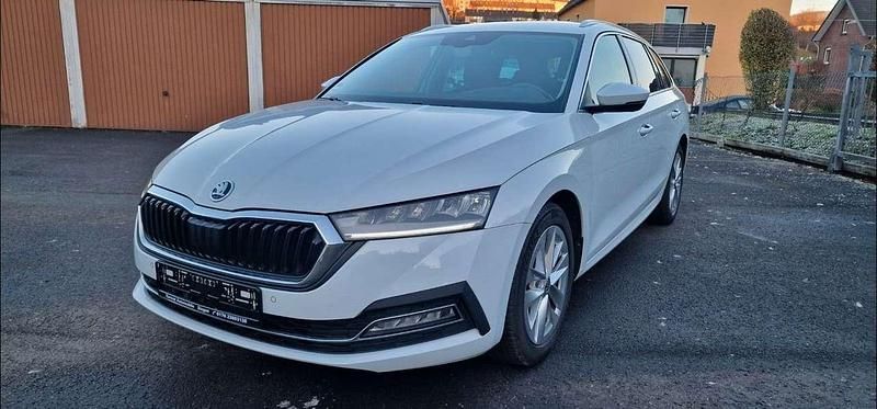 Moon white Gebraucht 2021 Skoda Octavia Style Kombi | 16.450 € (Superpreis) - Bild 1/4
