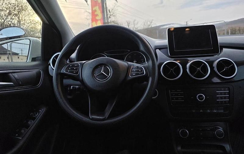 Gebraucht Mercedes B220 170 PS (125 kW) 2019 Weiß Van / Kleinbus