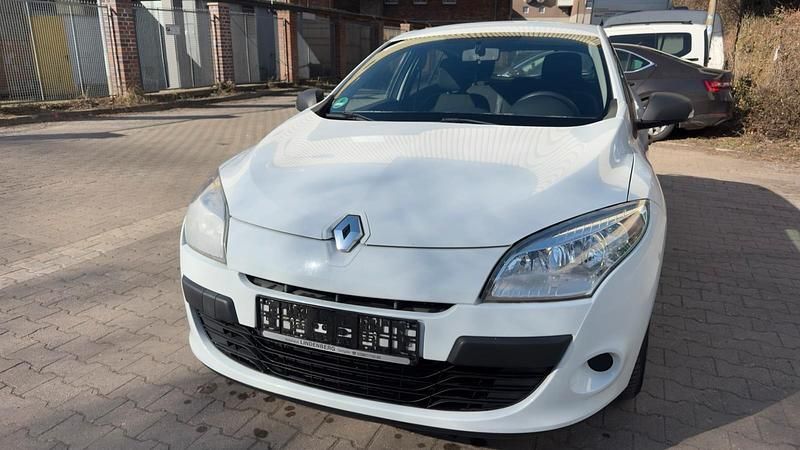 Gebraucht Renault Mégane GrandTour 106 PS (77 kW) 2012 Weiß Kombi