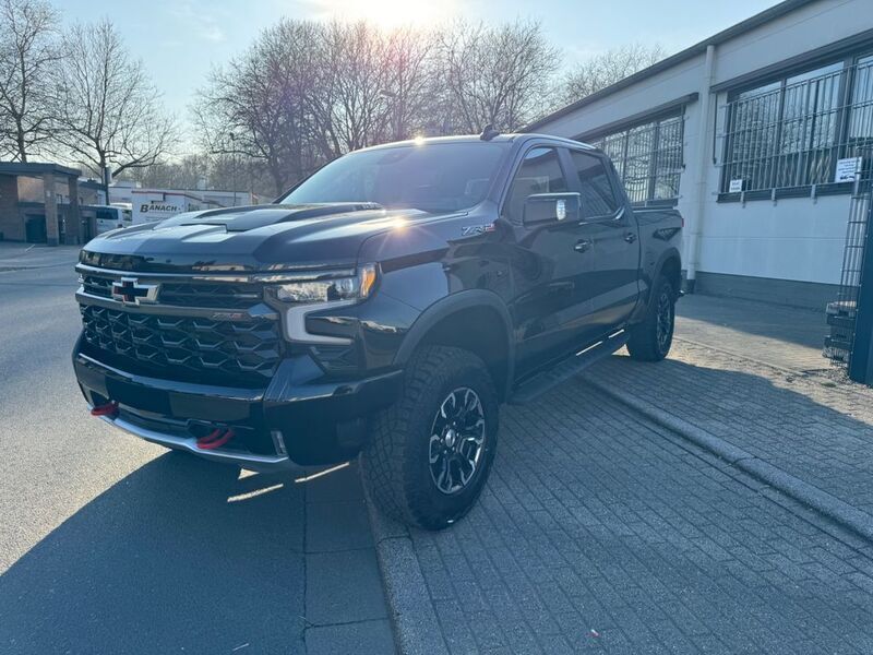 Schwarz Gebraucht 2024 Chevrolet Silverado SUV | 69.500 € (Guter Preis) - Bild 1/4