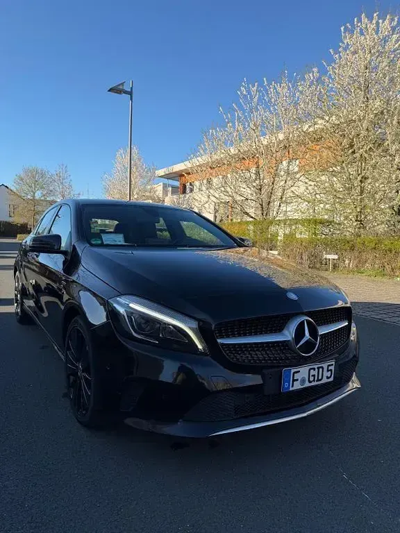 Gebraucht Mercedes A200 Edition 136 PS (100 kW) 2017 Schwarz Limousine