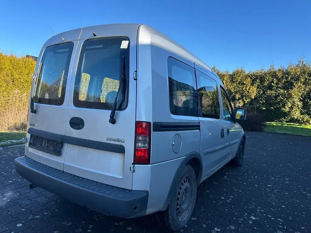 Gebraucht Opel Combo 87 PS (63 kW) 2003 Silber Van / Kleinbus