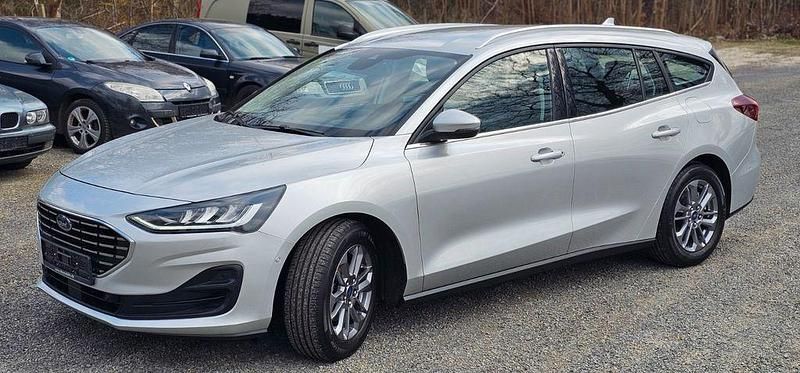 Silber Gebraucht 2022 Ford Focus Titanium Limousine | 17.485 € (Fairer Preis) - Bild 1/4