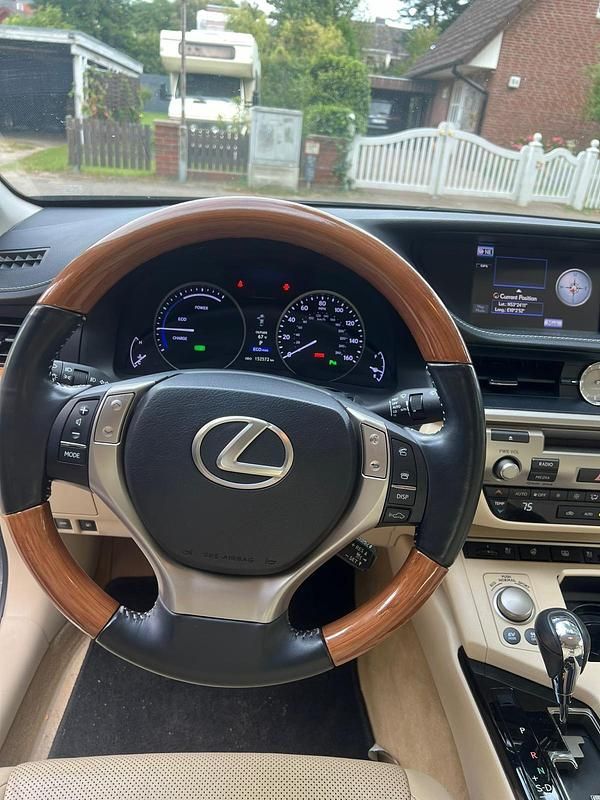 Gebraucht Lexus ES300H 200 PS (147 kW) 2013 Grau Limousine