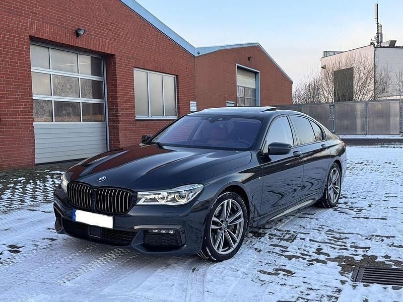 Gebraucht BMW 750 Shadowline 400 PS (294 kW) 2018 Grau Limousine