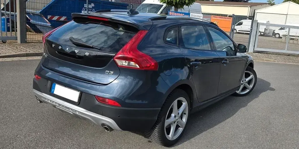 Gebraucht Volvo V40 CC Summum 150 PS (110 kW) 2016 Blau Kombi