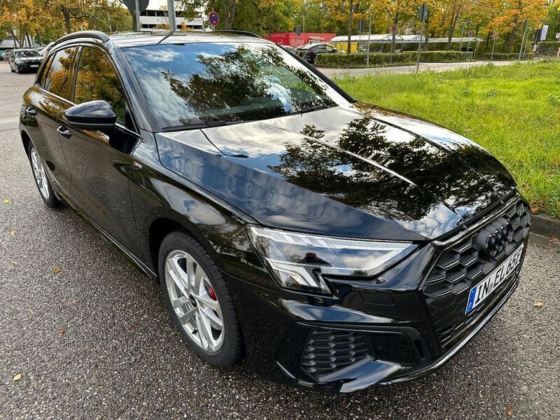 Schwarz Gebraucht 2024 Audi A3 Sportback e-tron S-Line Limousine | 36.900 € (Etwas zu teuer) - Bild 1/4