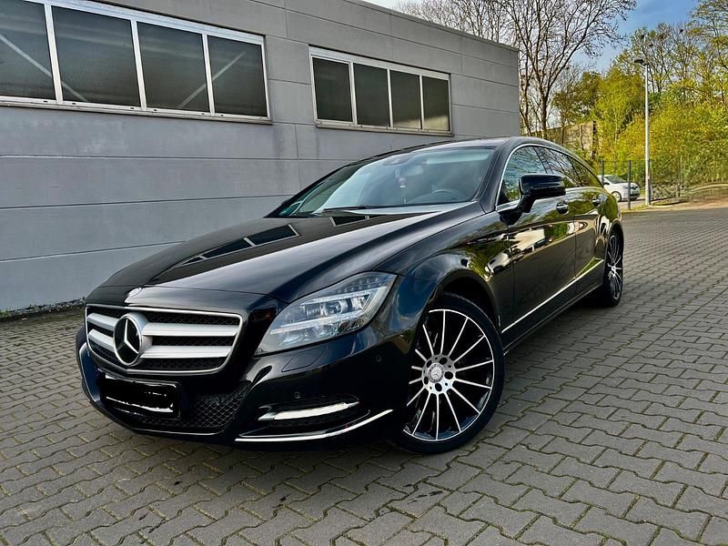 Schwarz Gebraucht 2014 Mercedes CLS350 Shooting Brake Kombi | 14.990 € (Fairer Preis) - Bild 1/4