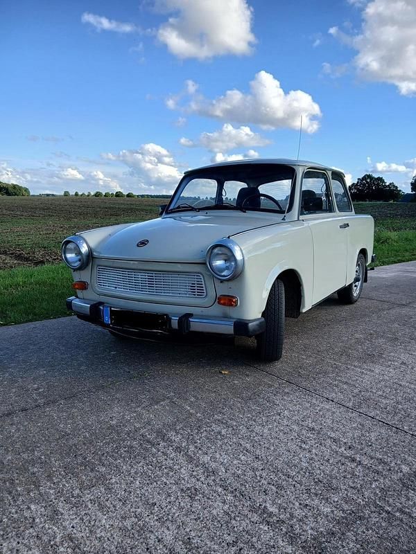 Beige Gebraucht 1989 Trabant 601 Kleinwagen | 5.800 € - Bild 1/4