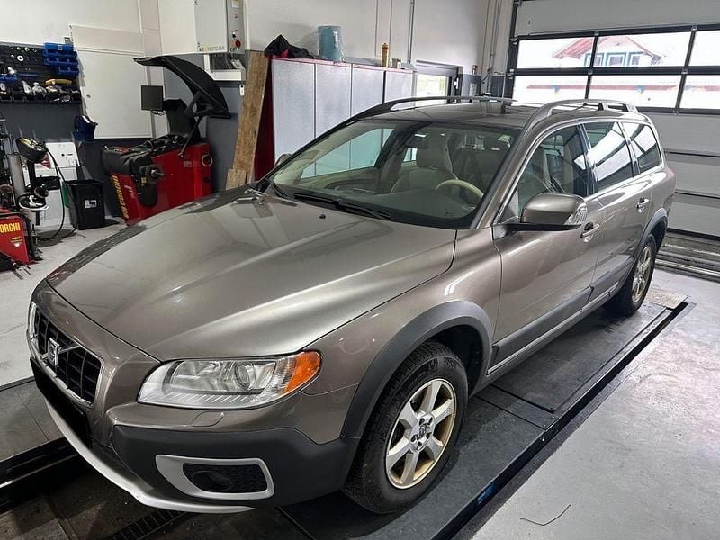 Grau Gebraucht 2008 Volvo XC70 Summum SUV | 4.600 € (Fairer Preis) - Bild 1/4