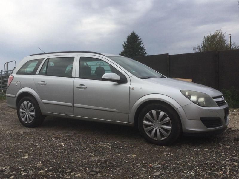 Grau Gebraucht 2009 Opel Astra Kombi | 750 € (Guter Preis) - Bild 1/4