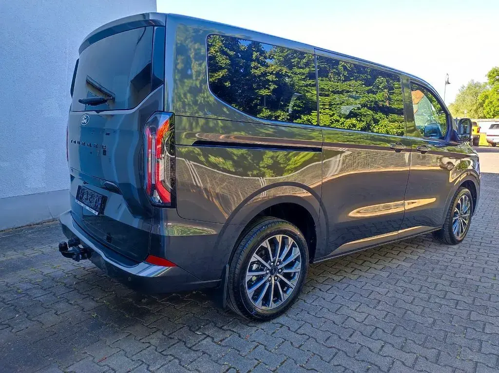Neu Ford Tourneo Titanium X 170 PS (125 kW) 2026 Grau Van / Kleinbus