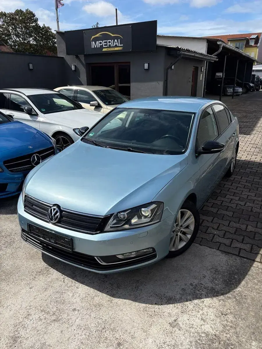 Gebraucht VW Passat 105 PS (77 kW) 2012 Blau Limousine