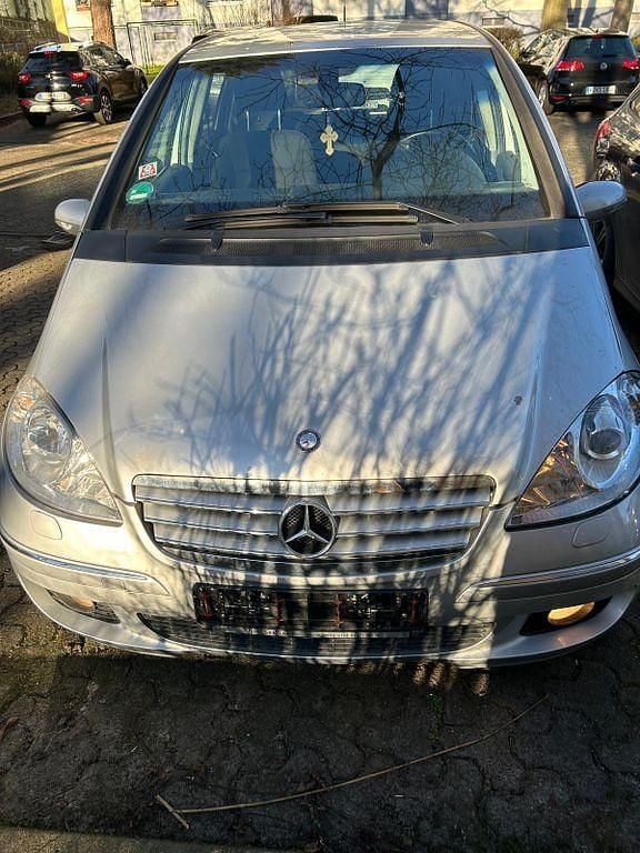 Silber Gebraucht 2006 Mercedes A150 Classic Van / Kleinbus | 1.190 € - Bild 1/4