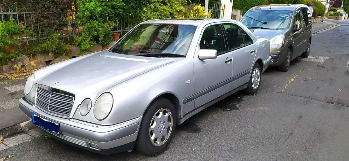 Gebraucht Mercedes E200 Elegance 136 PS (100 kW) 1998 Silber Limousine