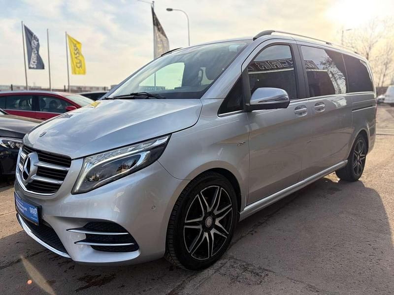 Gebraucht Mercedes V200 Avantgarde 190 PS (139 kW) 2017 Brillantsilber Van / Kleinbus