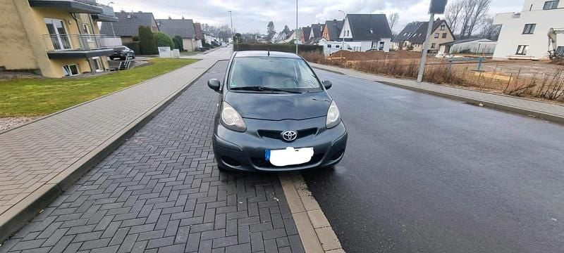 Blau Gebraucht 2011 Toyota Aygo Kleinwagen | 1.500 € (Fairer Preis) - Bild 1/4