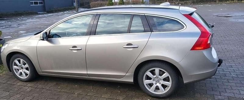 Gebraucht 2011 Volvo V60 Momentum Kombi | 3.450 € (Superpreis) - Bild 1/3