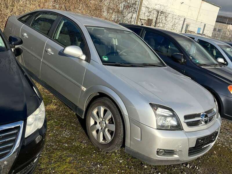 Grau Gebraucht 2005 Opel Vectra Limousine | 900 € (Fairer Preis) - Bild 1/4