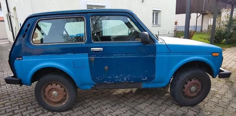 Gebraucht Lada niva 83 PS (61 kW) 2012 Blau SUV