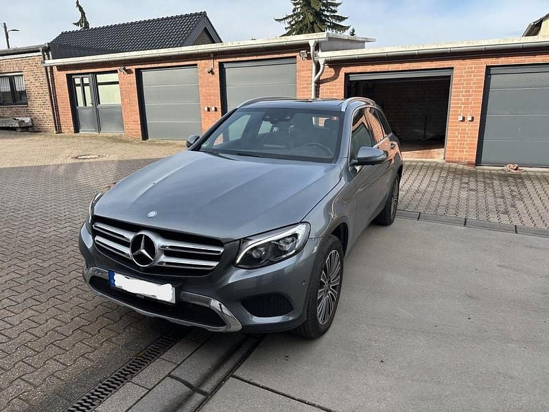 Grau Gebraucht 2017 Mercedes GLC250 SUV | 23.900 € (Superpreis) - Bild 1/4