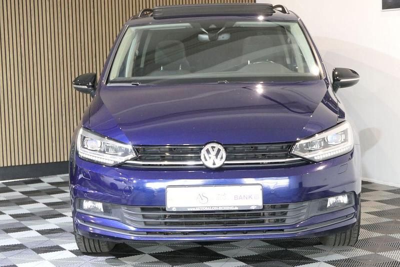 Gebraucht VW Touran Highline 150 PS (110 kW) 2020 Blau Van / Kleinbus