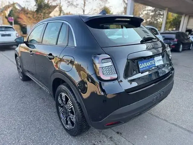 Gebraucht Fiat 600 235 PS (172 kW) 2024 Schwarz SUV