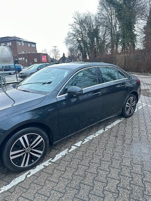 Gebraucht Mercedes A250 160 PS (117 kW) 2020 Schwarz Limousine