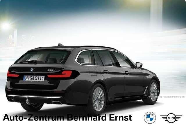 Gebraucht BMW 530 Luxury Line 286 PS (210 kW) 2023 Saphirschwarz metallic Kombi