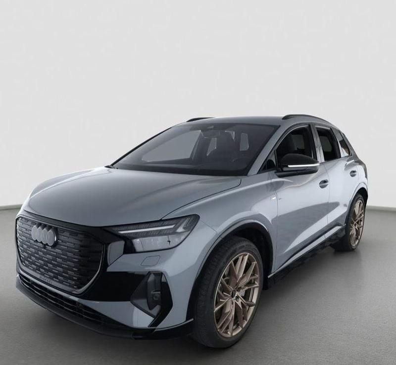 Grau Gebraucht 2024 Audi Q4 e-tron S-Line SUV | 52.500 € (Teuer) - Bild 1/1