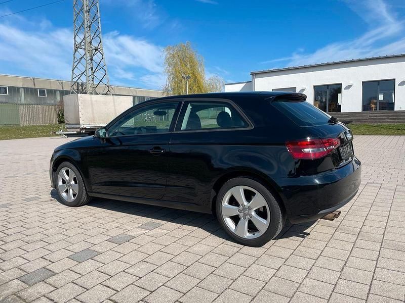 Gebraucht Audi A3 Attraction 125 PS (91 kW) 2014 Schwarz Limousine