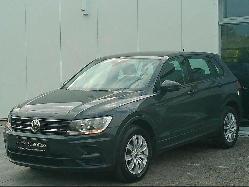 Grau Gebraucht 2019 VW Tiguan Trendline SUV | 18.950 € (Guter Preis) - Bild 1/4