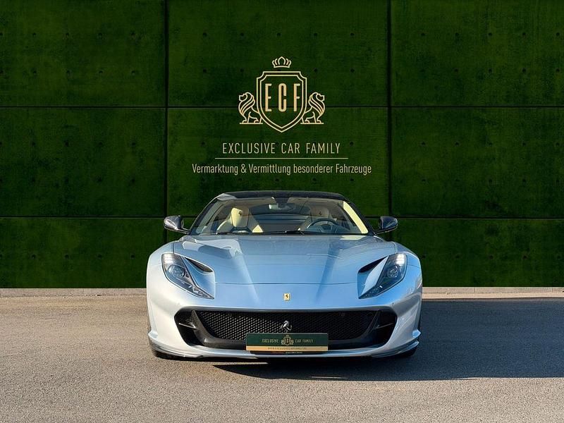 Second-hand Ferrari 812 799 CP (587 kW) 2019 Argintiu Coupe