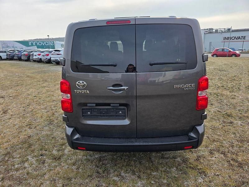 Gebraucht Toyota Proace Verso Comfort 177 PS (130 kW) 2023 Grau Kombi