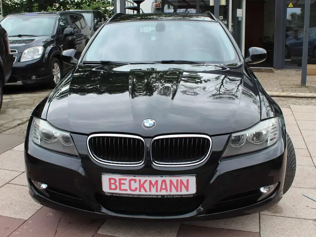 Gebraucht BMW 318 143 PS (105 kW) 2011 Black sapphire metallic Kombi