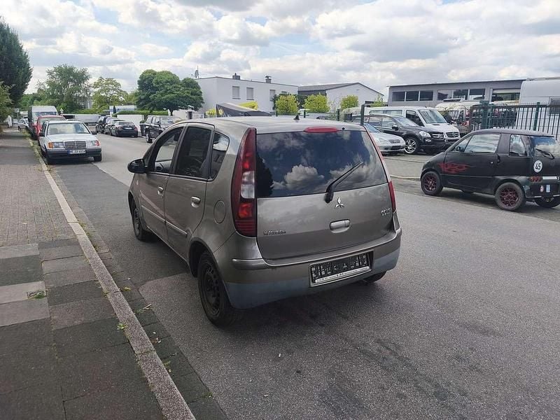 Gebraucht Mitsubishi Colt Motion 95 PS (69 kW) 2008 Brillantgrau (m) Kleinwagen