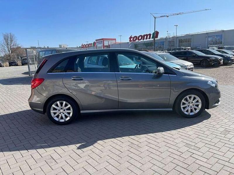 Gebraucht Mercedes B180 122 PS (89 kW) 2012 Grau Van / Kleinbus