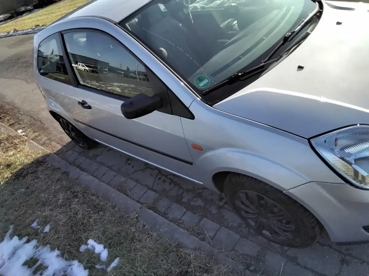 Gebraucht Ford Fiesta 80 PS (58 kW) 2003 Silber Kleinwagen