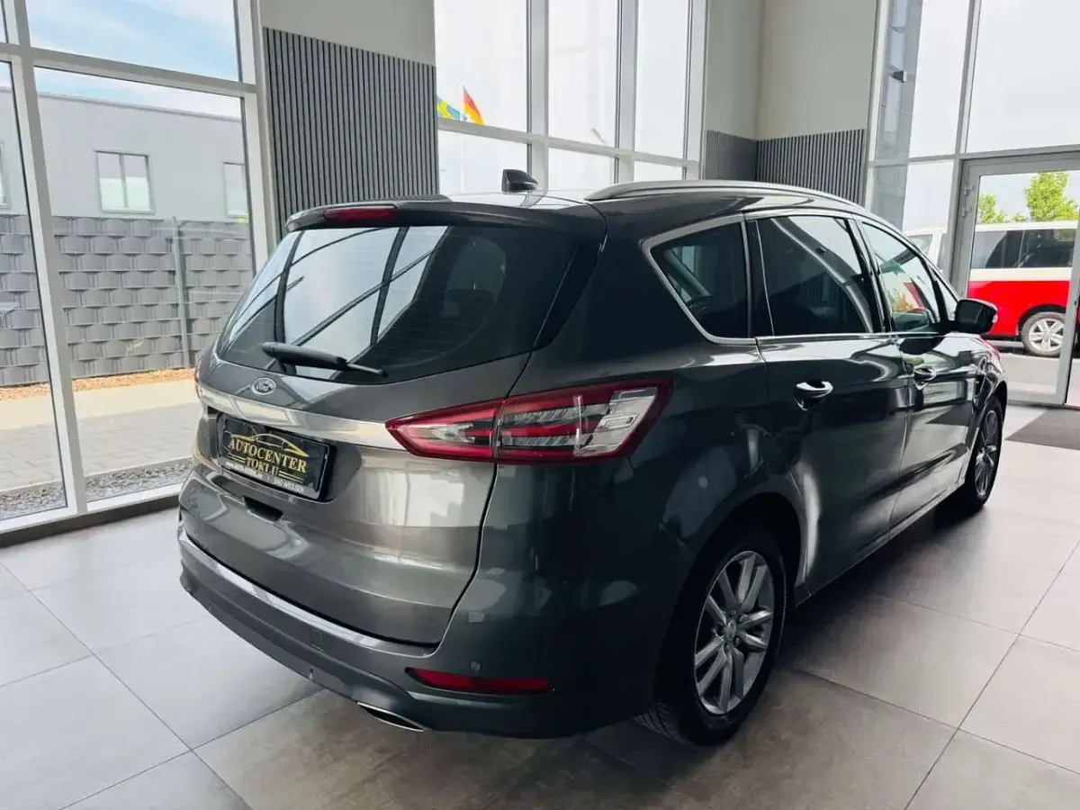 Gebraucht Ford S-MAX Titanium 190 PS (139 kW) 2021 Grau Van / Kleinbus