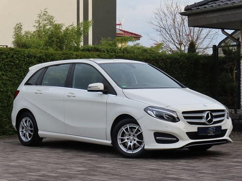 Weiß Gebraucht 2015 Mercedes B180 Van / Kleinbus | 15.000 € (Superpreis) - Bild 1/4