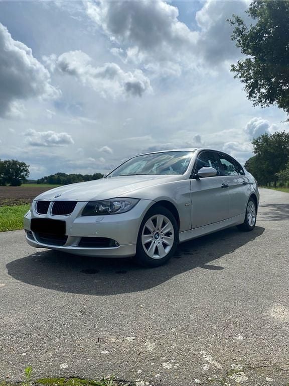 Silber Gebraucht 2006 BMW 318 Limousine | 7.000 € (Teuer) - Bild 1/4