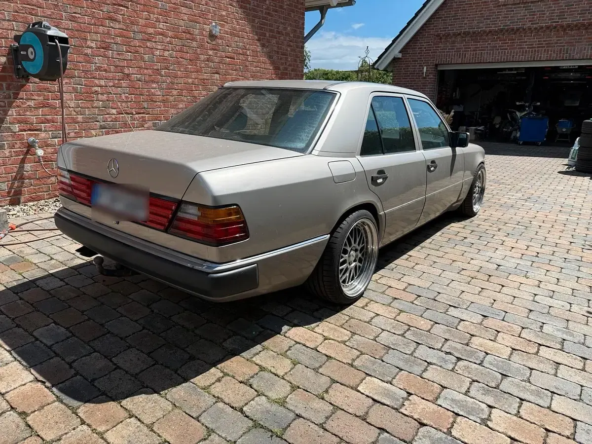 Gebraucht Mercedes E260 160 PS (117 kW) 1992 Gold Limousine
