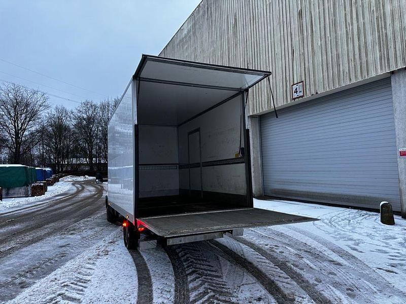 Gebraucht Iveco Daily 136 PS (100 kW) 2021 Weiß Van / Kleinbus