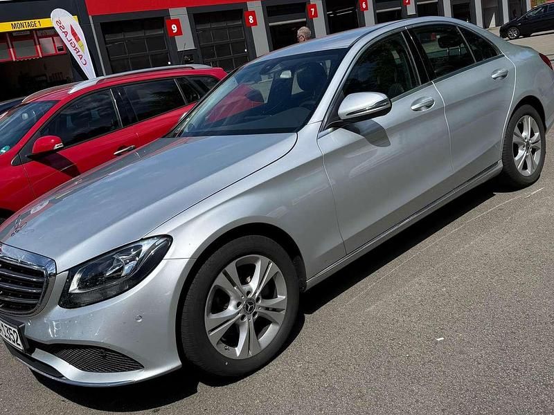 Silber Gebraucht 2018 Mercedes C180 Limousine | 24.000 € (Fairer Preis) - Bild 1/4