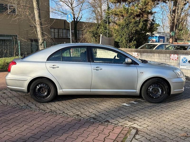 Gebraucht Toyota Avensis Executive 116 PS (85 kW) 2004 Silber Kleinwagen