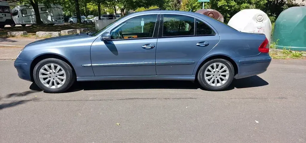 Gebraucht Mercedes E200 Elegance 184 PS (135 kW) 2007 Blau Limousine