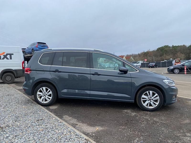 Gebraucht VW Touran Highline 150 PS (110 kW) 2020 Grau Van / Kleinbus