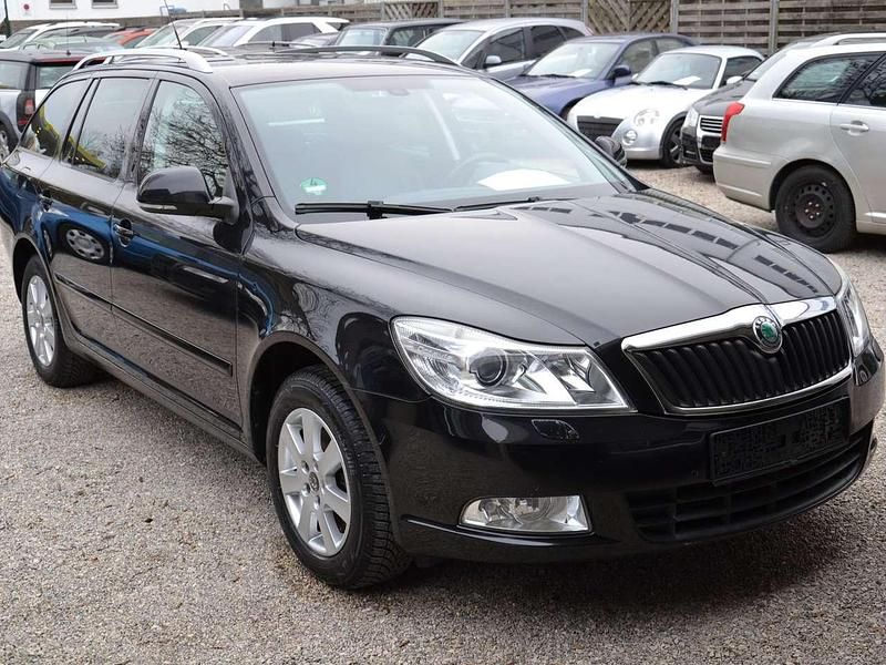 Gebraucht Skoda Octavia Elegance 160 PS (117 kW) 2010 Schwarzmagic perleffekt Kombi