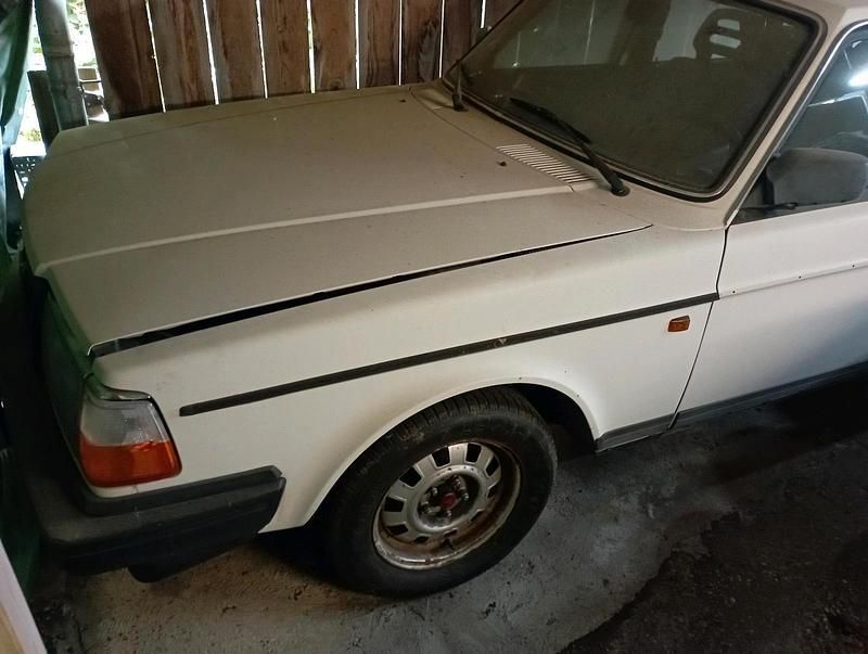 Weiß Gebraucht 1990 Volvo 240 Kombi | 2.899 € - Bild 1/4